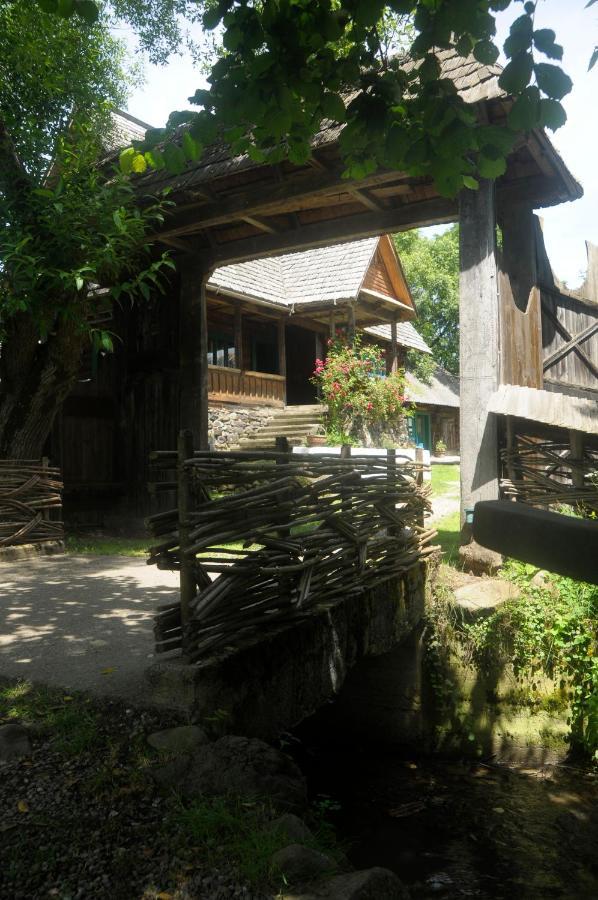 Village Hotel Maramures Breb Exteriör bild