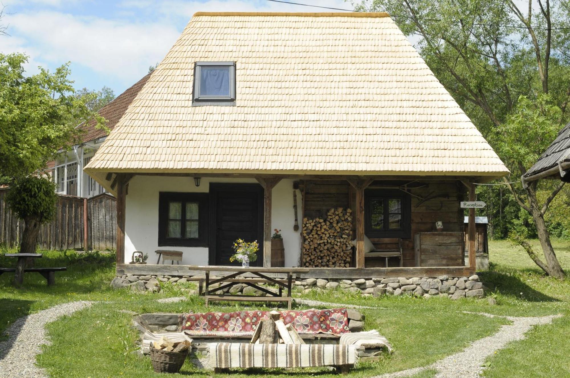Village Hotel Maramures Breb Exteriör bild
