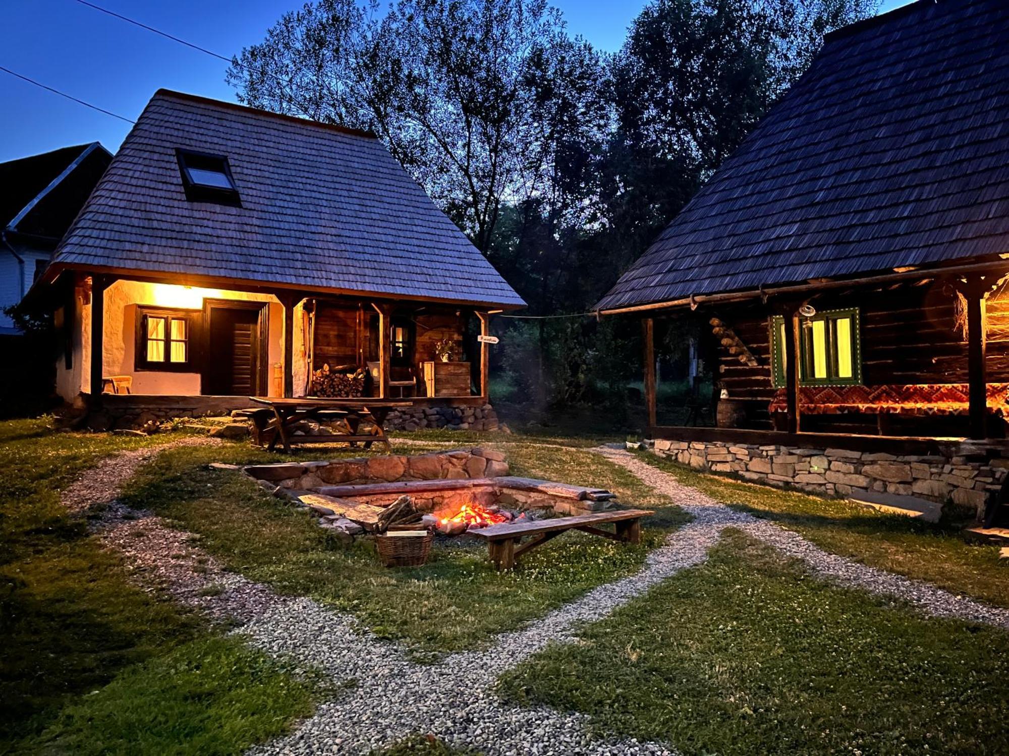 Village Hotel Maramures Breb Exteriör bild
