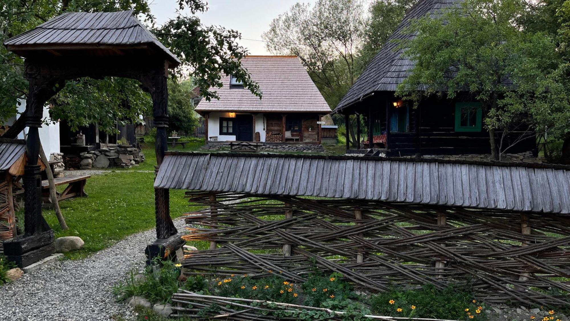 Village Hotel Maramures Breb Exteriör bild